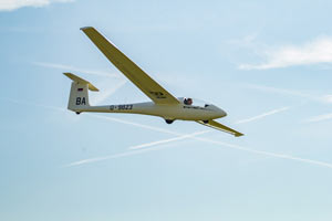 Einsitziges Segelflugzeug ASK-23