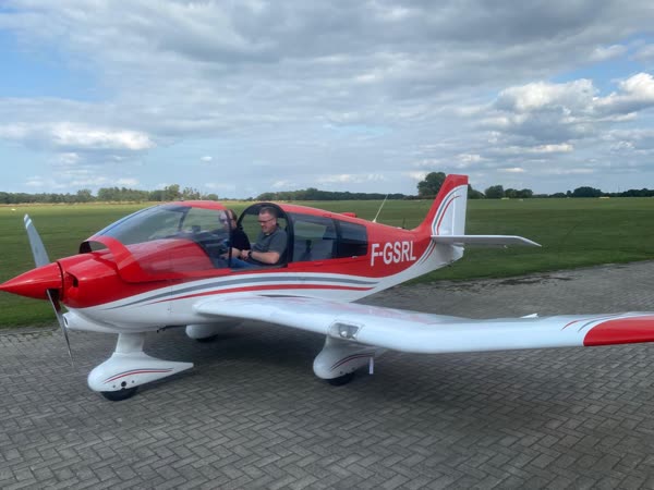 Motorflugzeug Robin DR400