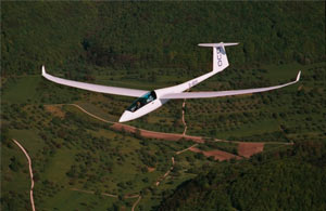 Doppelsitziger Duo Discus XLT mit ausfahrbarem Triebwerk